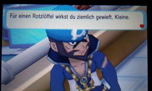 Nachdem ich den Captain ausfindig gemacht hatte laberten mich zwei Aqua-Typen von der Seite an. Nachdem ich sie besiegt hatte tauchte dieser männliche Typ auf, der mich dieses eine Mal noch laufen lies. Was auch immer das bedeuten sollte. 